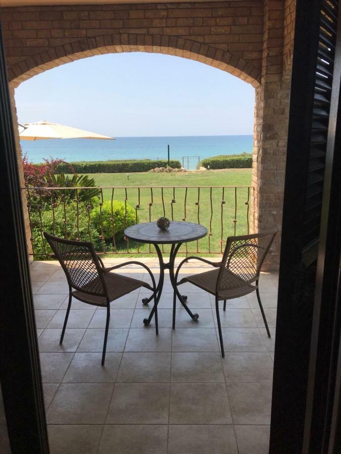 M Varkes Villa Nea Moudania Exterior foto