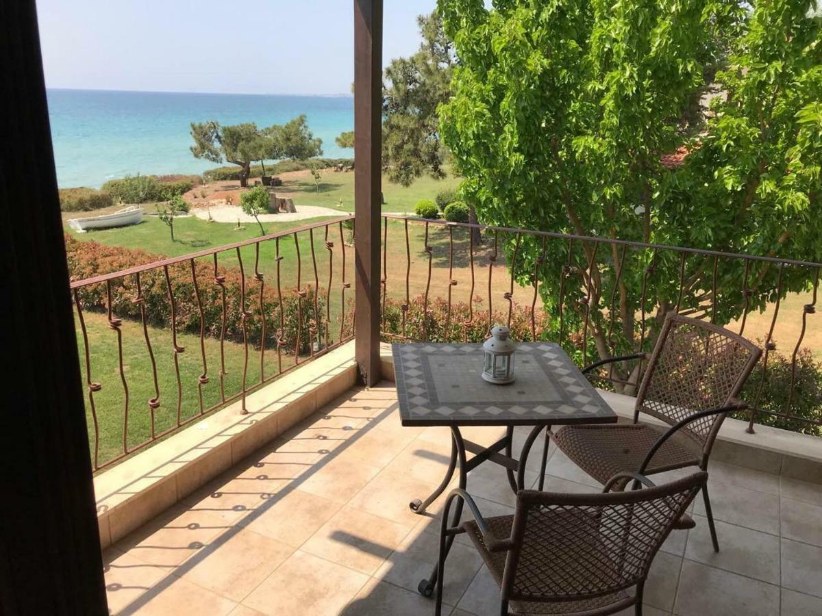 M Varkes Villa Nea Moudania Exterior foto