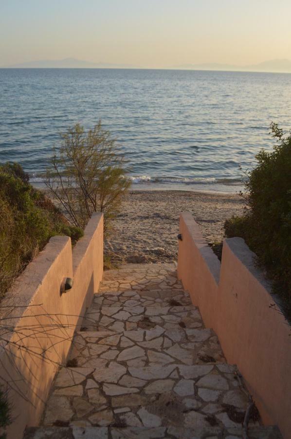 M Varkes Villa Nea Moudania Exterior foto