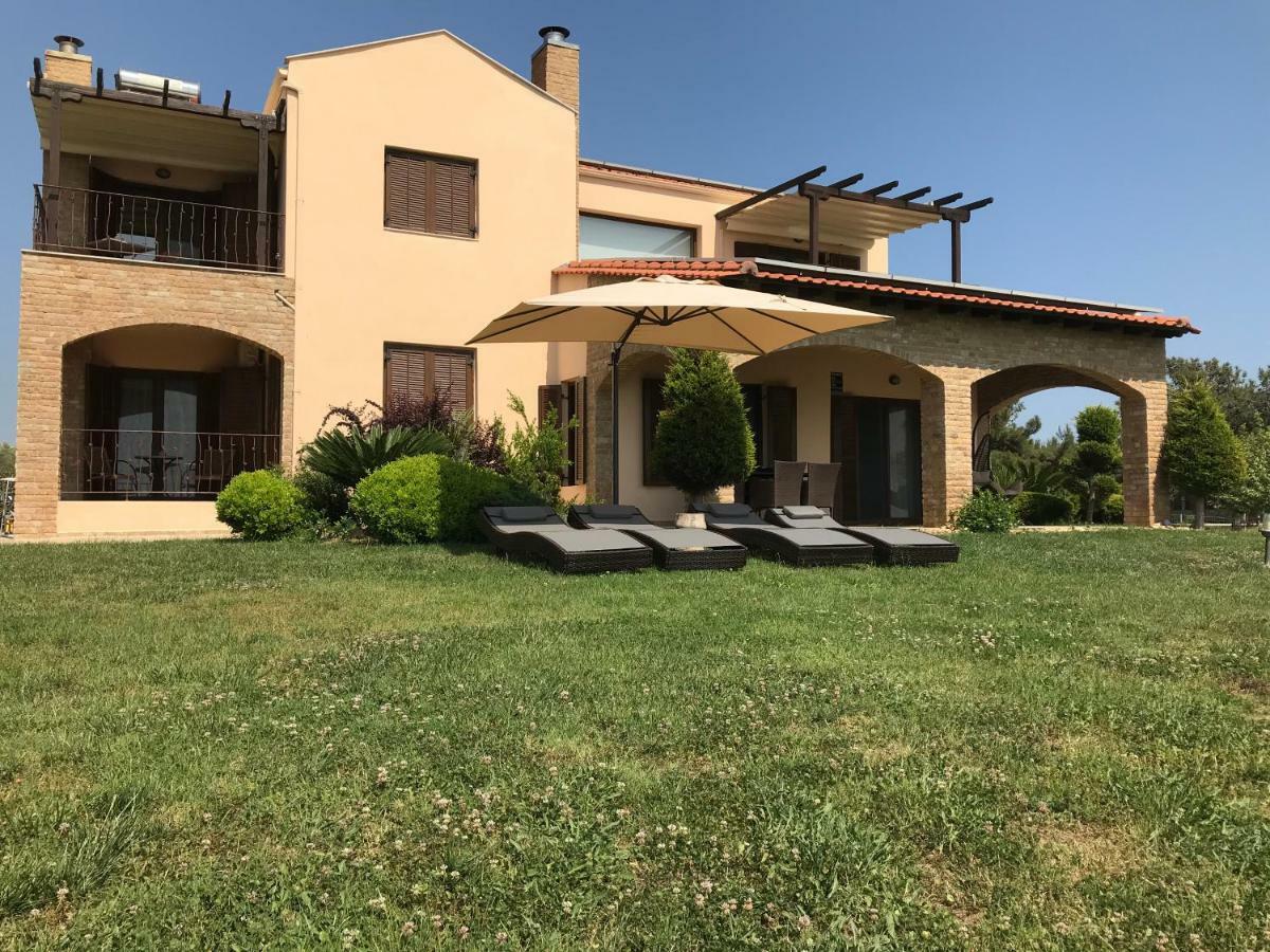 M Varkes Villa Nea Moudania Exterior foto